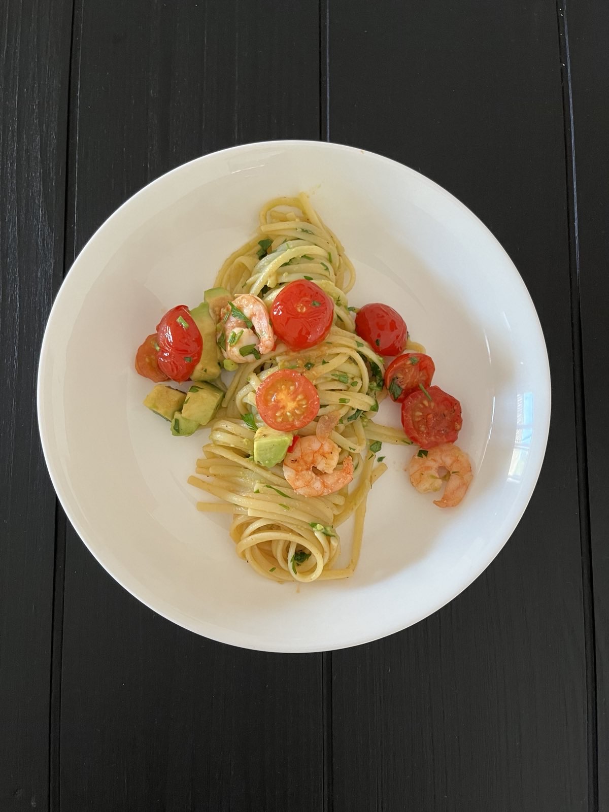 Linguine mit Garnelen, Tomaten und Avocado - Julias Gourmet Galaxy